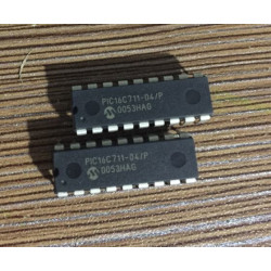 PIC16C711-04/P